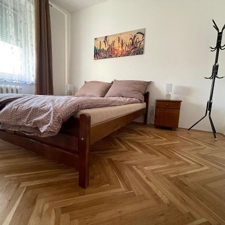 Apartman Jnj Velkomoravska 올로모우츠 외부 사진