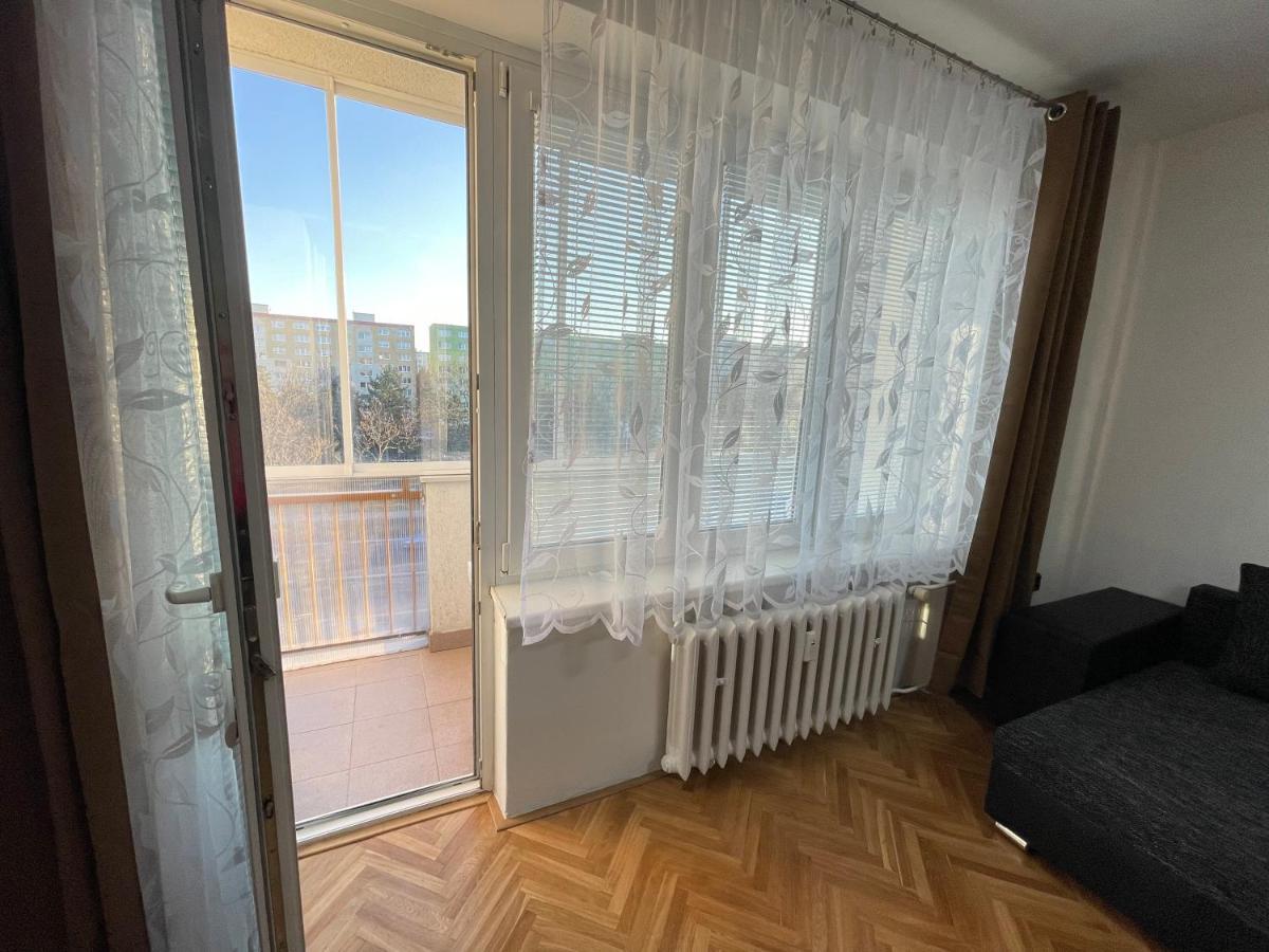 Apartman Jnj Velkomoravska 올로모우츠 외부 사진