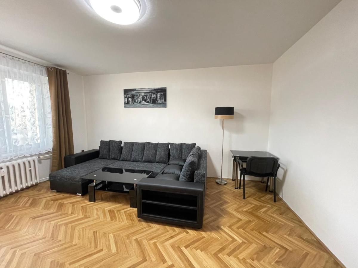 Apartman Jnj Velkomoravska 올로모우츠 외부 사진