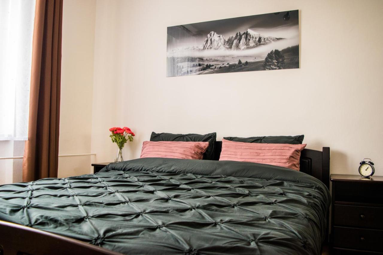 Apartman Jnj Velkomoravska 올로모우츠 외부 사진