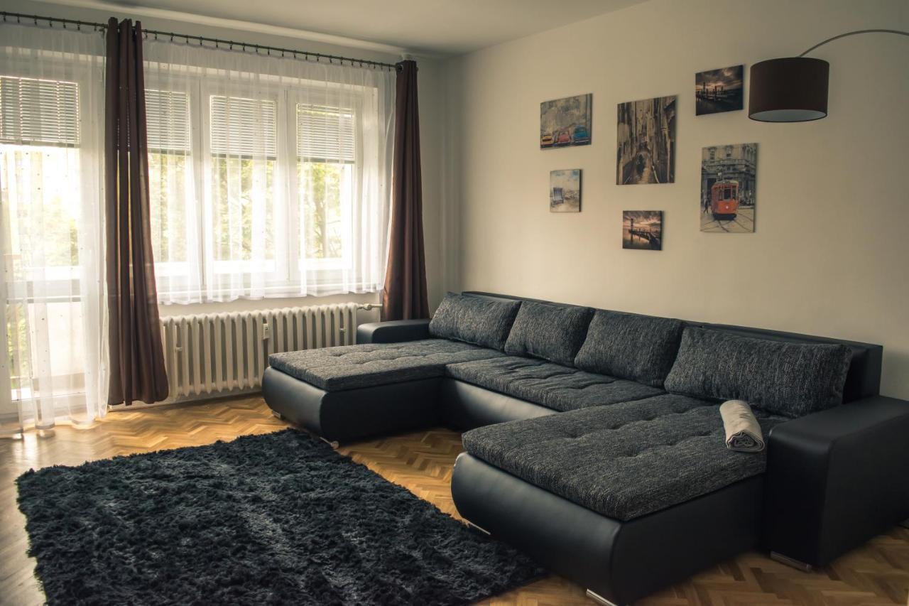 Apartman Jnj Velkomoravska 올로모우츠 외부 사진