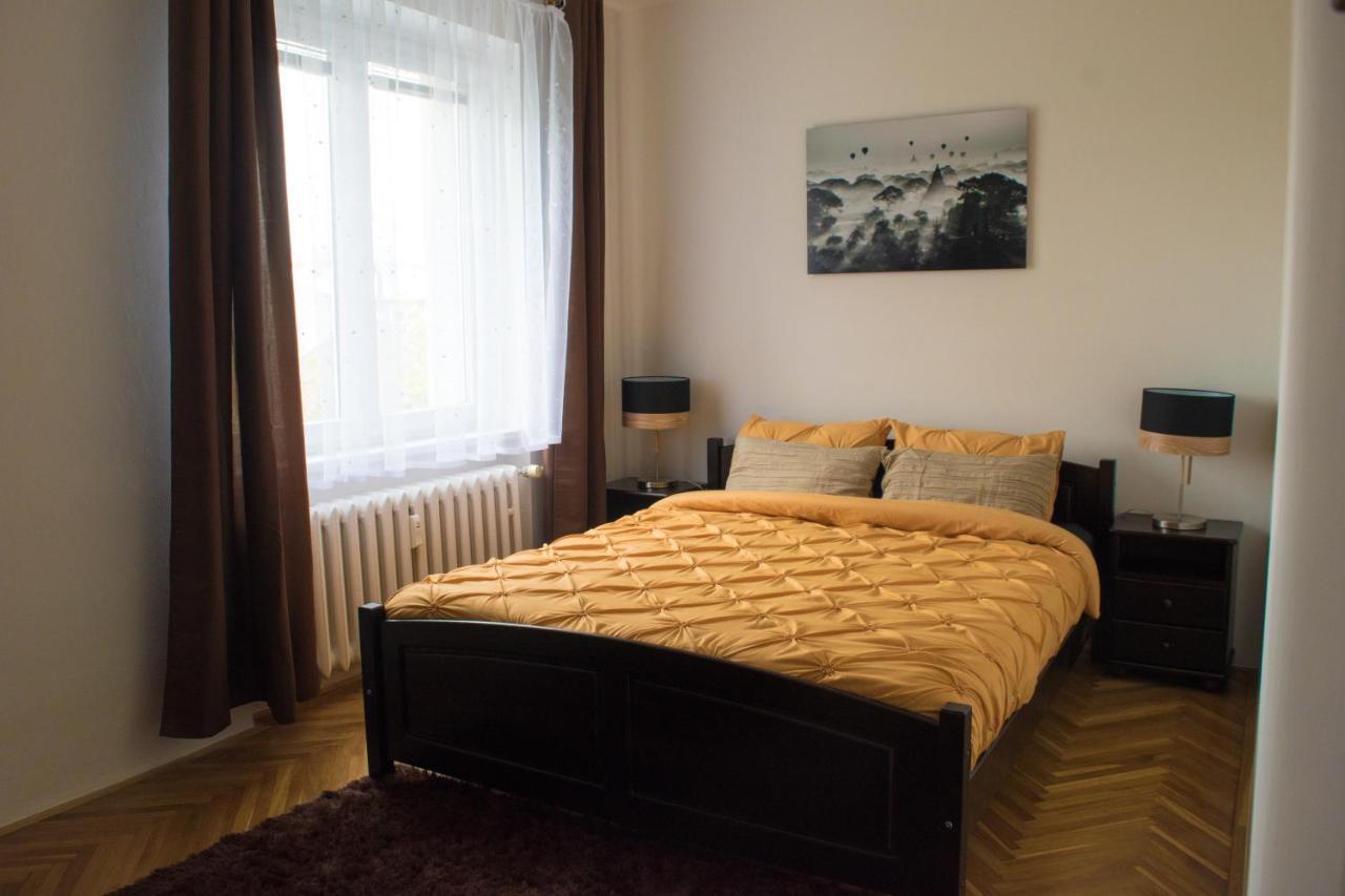 Apartman Jnj Velkomoravska 올로모우츠 외부 사진