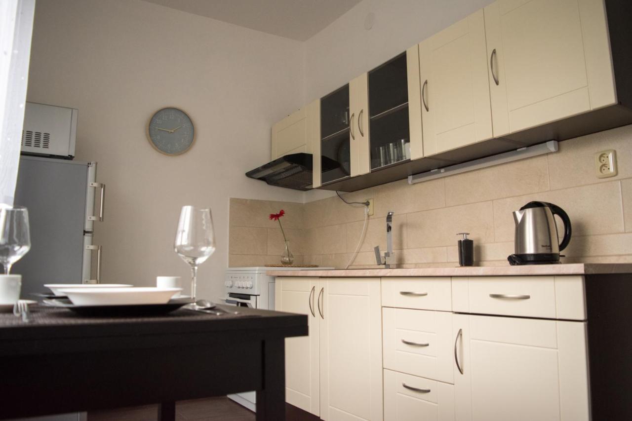 Apartman Jnj Velkomoravska 올로모우츠 외부 사진